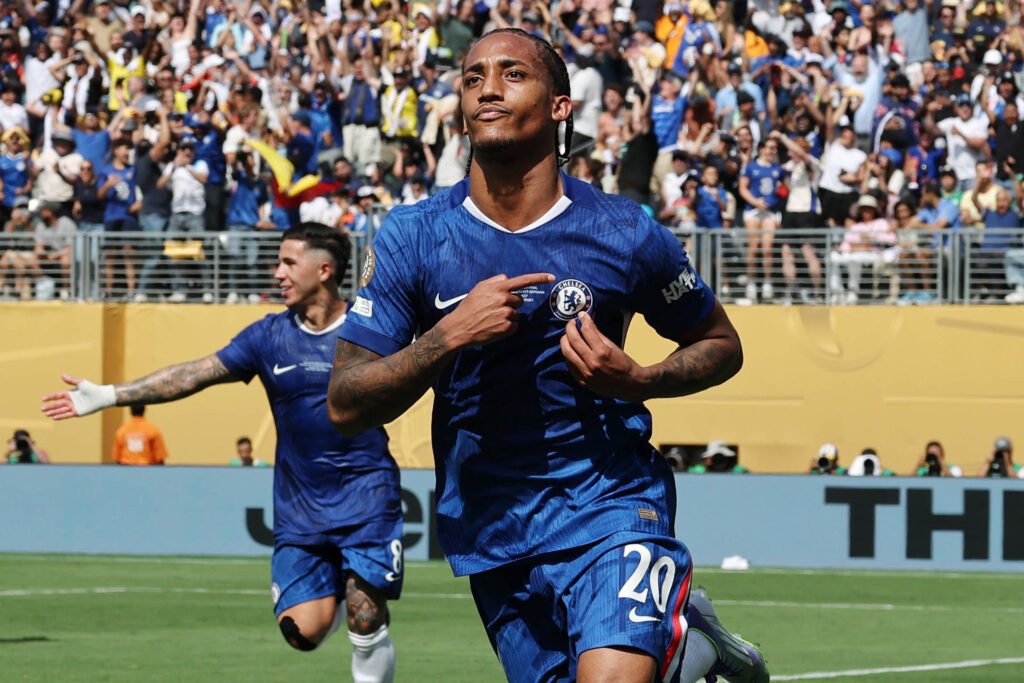 Haaland trascina il City, Liverpool col batticuore